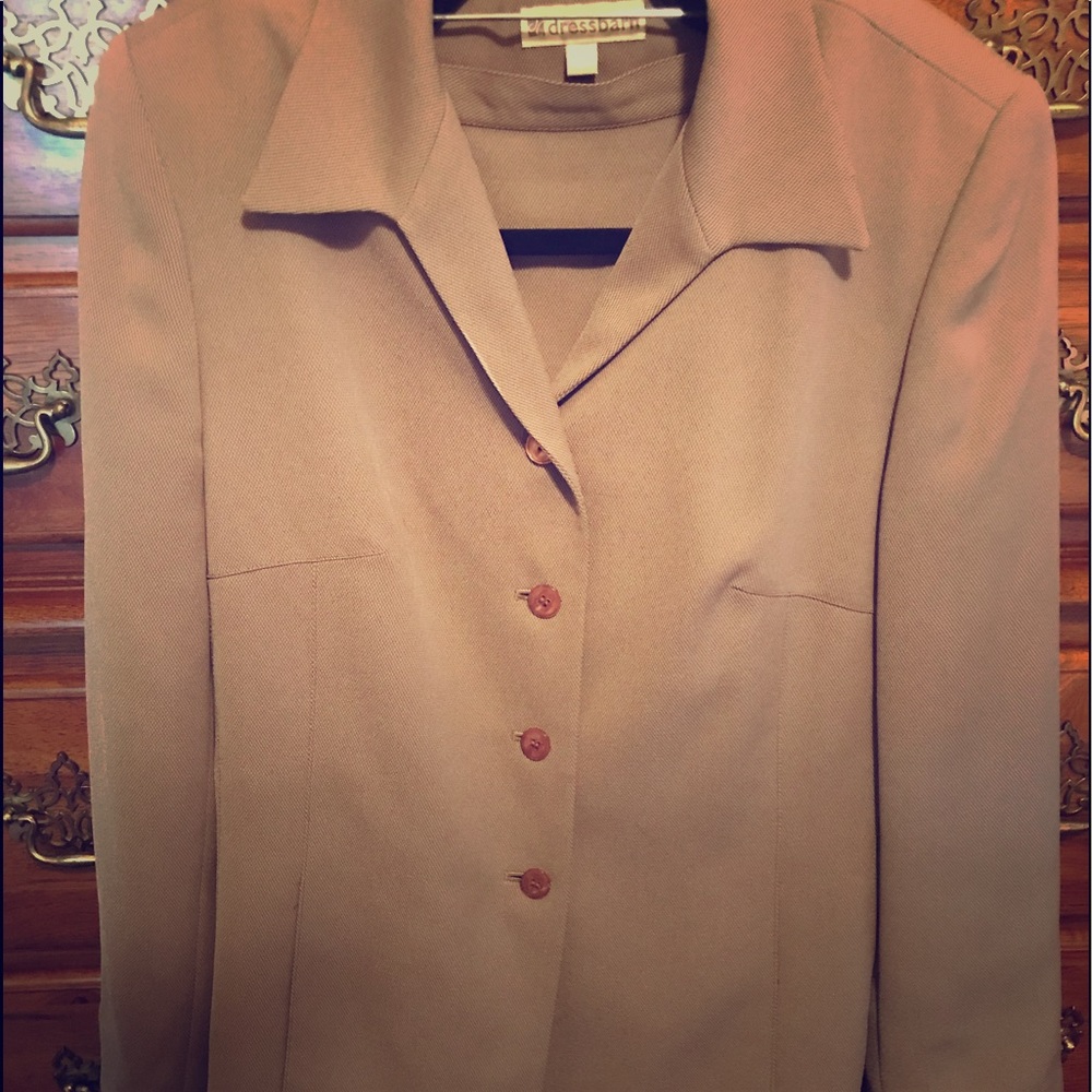 Skirt suit